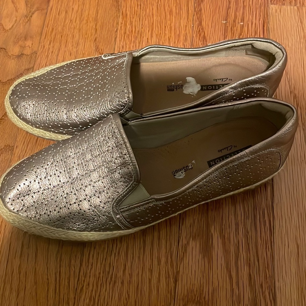 Collection by Clark’s Cushioned espadrilles size 7